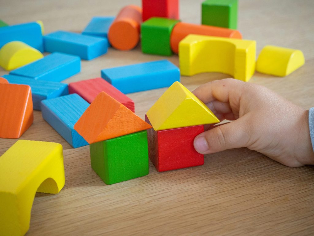 Holzklötze in verschiedenen Farben